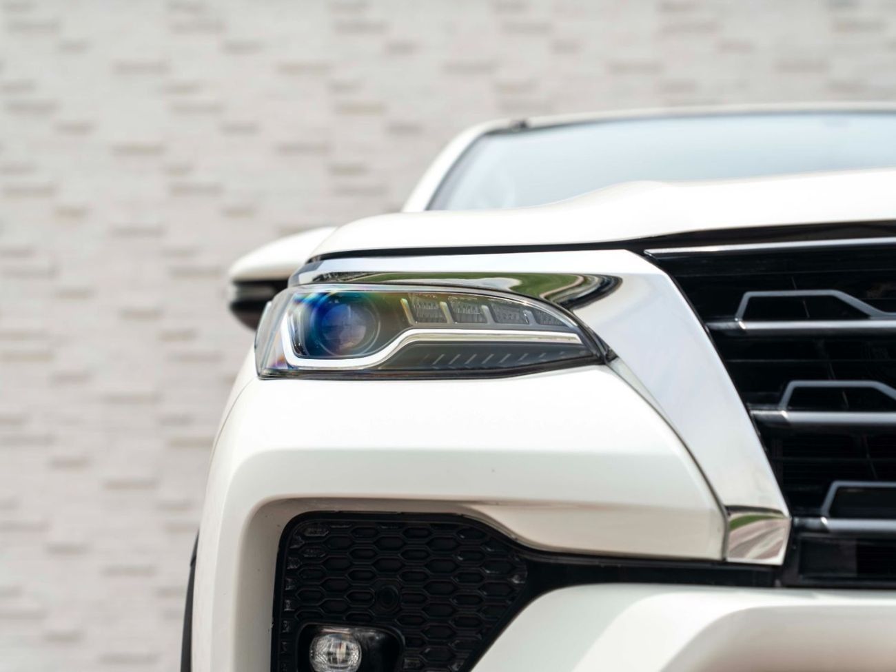 Toyota Fortuner GXR 4.0L (278 HP)