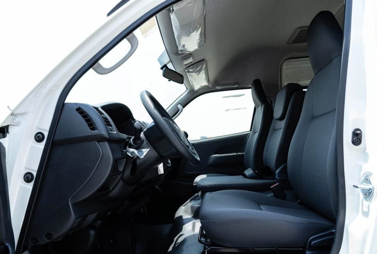 تويوتا هاياس DLS HIGH ROOF HIACE  -High Roof  3.0L M/T