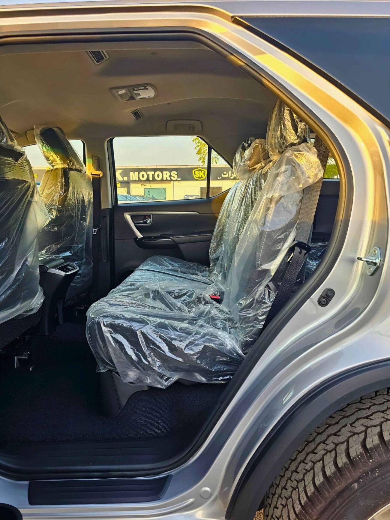 Toyota Fortuner SR5 ADVENTURE / 4.0L V6 PETROL / CLIMATE WITH LEATHER SEATS /DIFFLOCK/ AUTO A/C (CODE # F6HA)