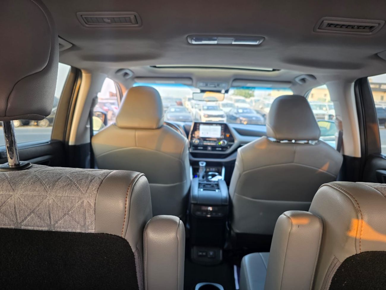 Toyota Highlander 2.5 Hybrid ( Bronze Edition) Sunroof, Push button, Trunk automatic and with spacial interior leather