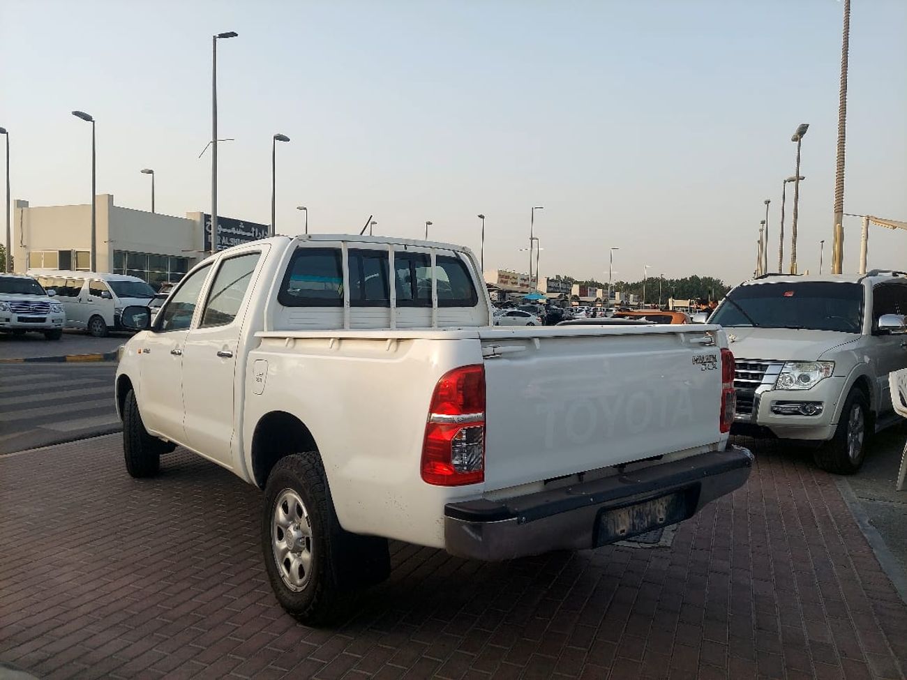 Toyota Hilux DC 2.4L 4WD DIESEL MANUAL TRANSMISSION