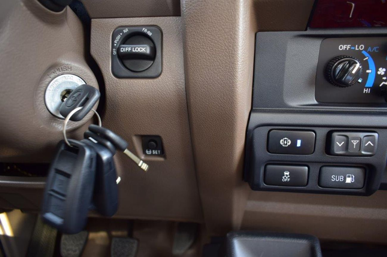 Toyota Land Cruiser Pick Up 79 SINGLE CAB PICKUP LX-G V6 4.0L PETROL 4WD MT