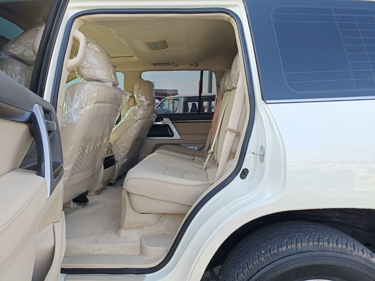 Toyota Land Cruiser VXR 5.7L  Petrol / V8 / Full Option / Exclusive Condition (LOT # 99986)