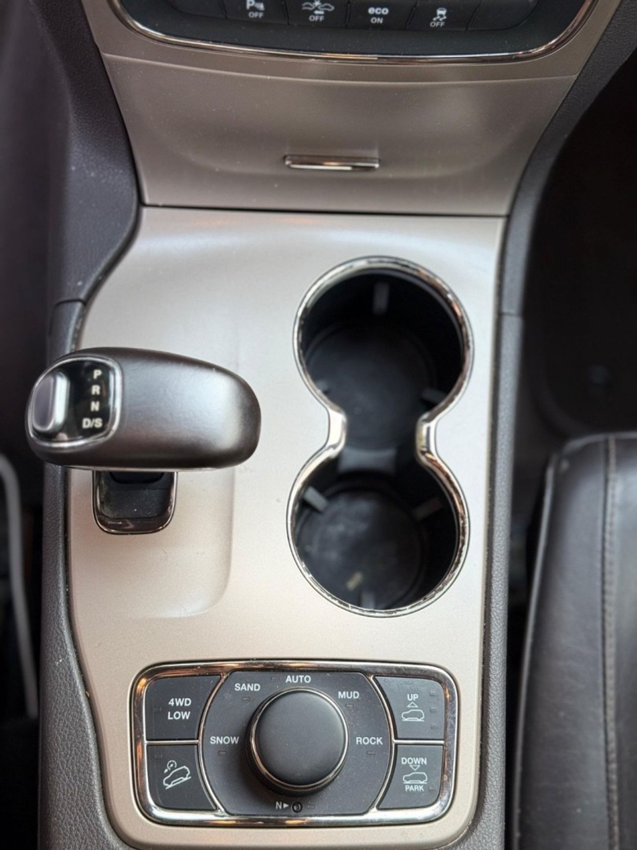 جيب جراند شيروكي Summit 5.7L (350 HP)