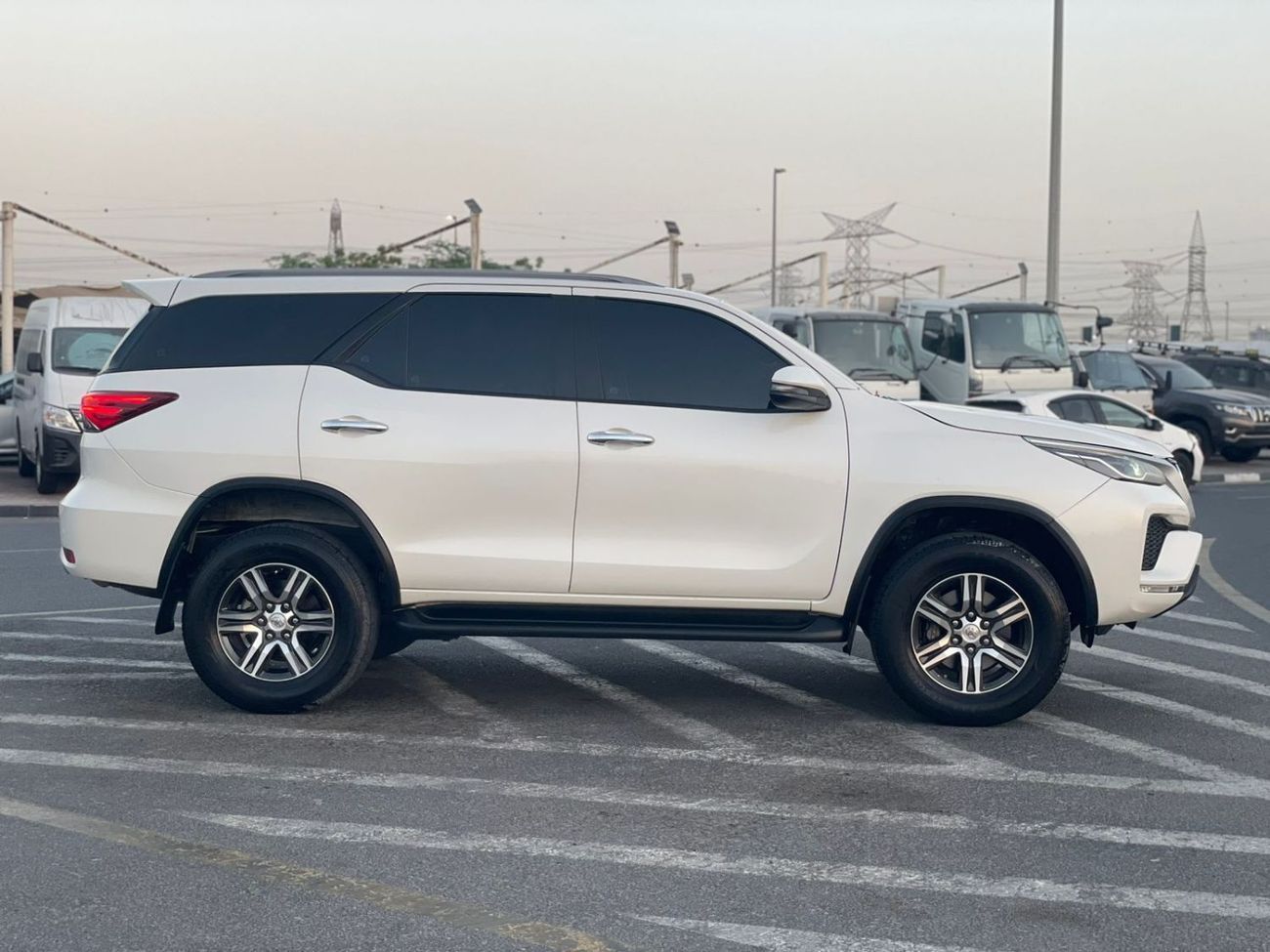 Toyota Fortuner 2022 Toyota Fortuner EX.R 2.7L V4 MidOption+ With Sensors - No Accident - 7 Seater - 4x4 AWD -