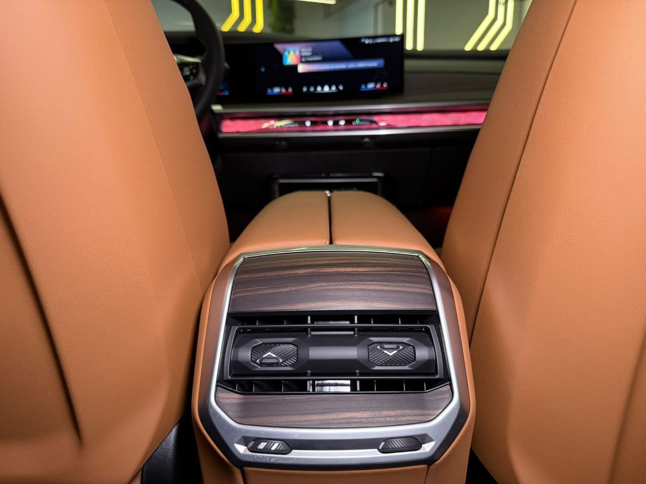 بي أم دبليو 740i 2025 BMW 740 Individual - Dealer Warranty + Service contract