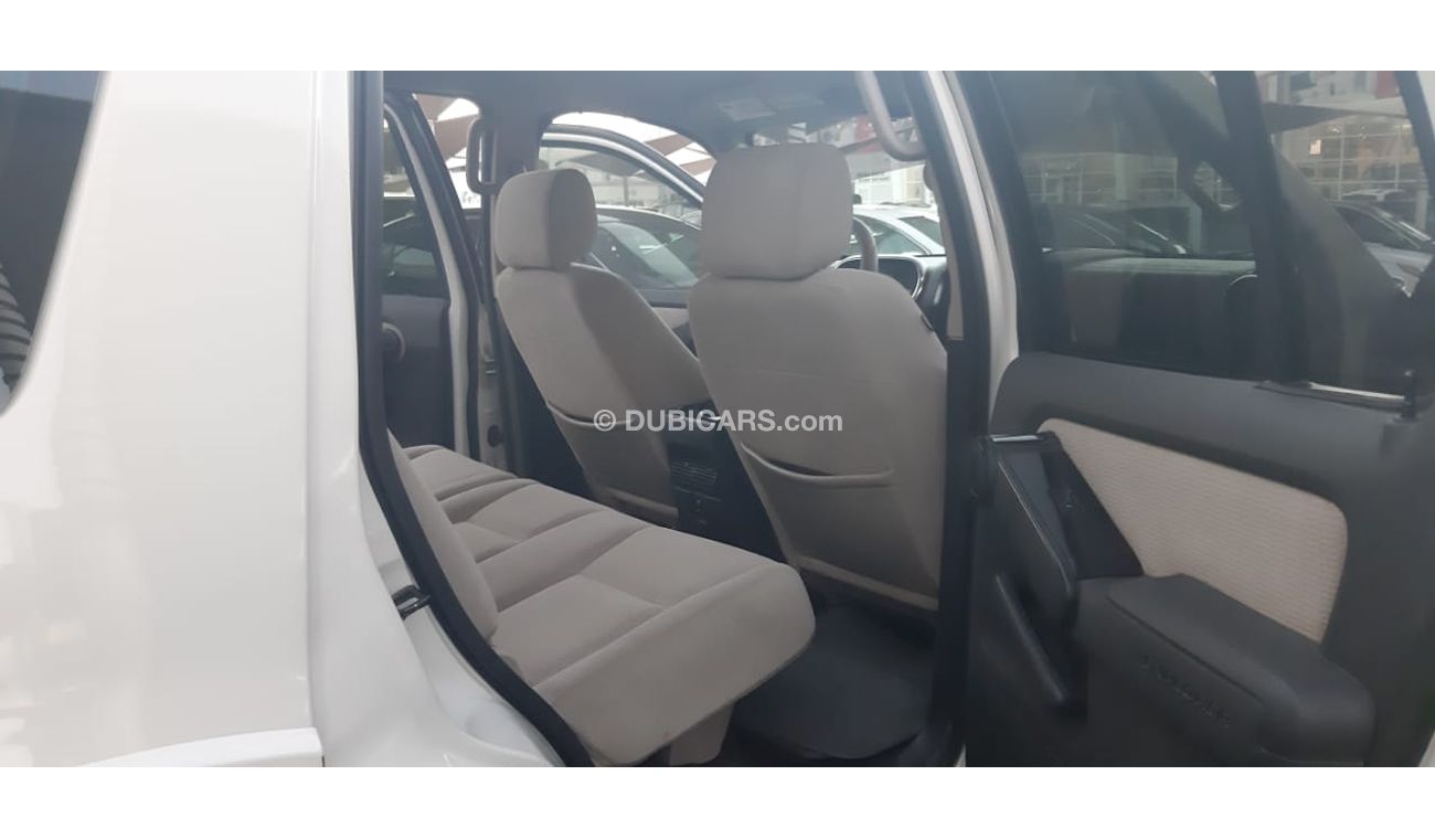 فورد إكسبلورر خليجى رقم 2 مثبت سرعة - رنجات - حساسات - شاشة - تحكم كاميرا خلفية بحالة ممتازة لاتحتاج لأى مصاريف