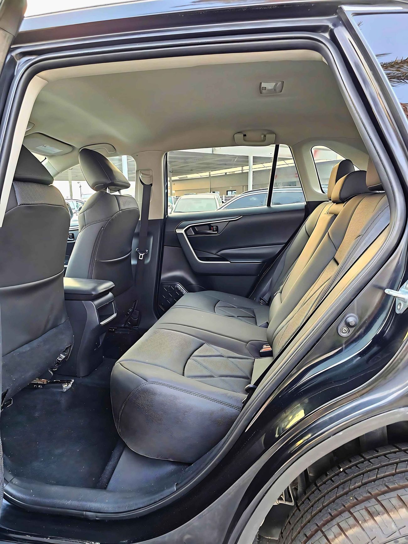 تويوتا راف ٤ LE/ ORG AIRBAG/ DVD CAMERA/ LEATHER/ RIMS/ 1036 MONTHLY/ LOT# 204152