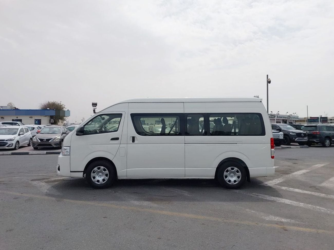 Toyota Hiace TOYOTA HIACE COMMUTER VAN RHD 2018 MODEL 3.0 L DIESEL AUTOMATIC(PM36297)