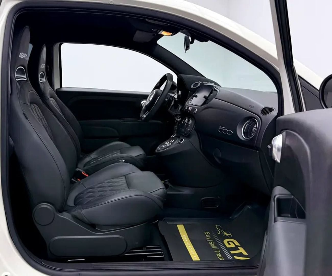 أبارث 695 كومبيتيتسيونه Fiat , 7 Years Warranty, Full Service History, Fully Loaded, GCC