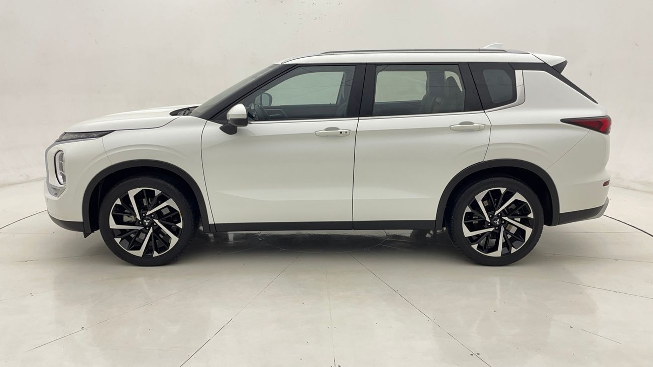 ميتسوبيشي آوتلاندر HL SYNTHETIC LEATHER WITH SUNROOF 2.5 | بدون دفعة مقدمة | اختبار القيادة في المنزل