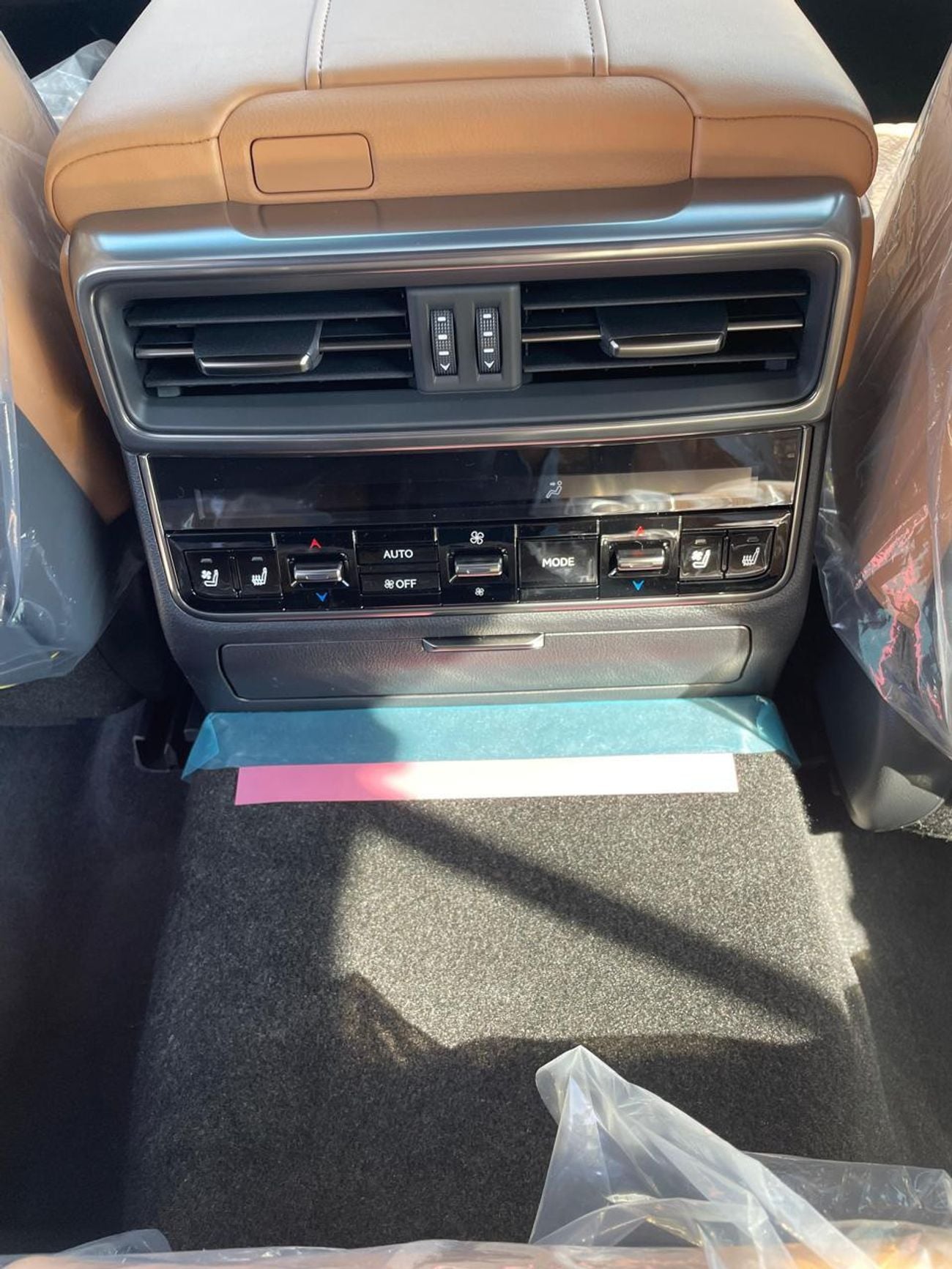 Lexus LX700h SIGNATURE BLACK INSIDE TAN with Auto Park