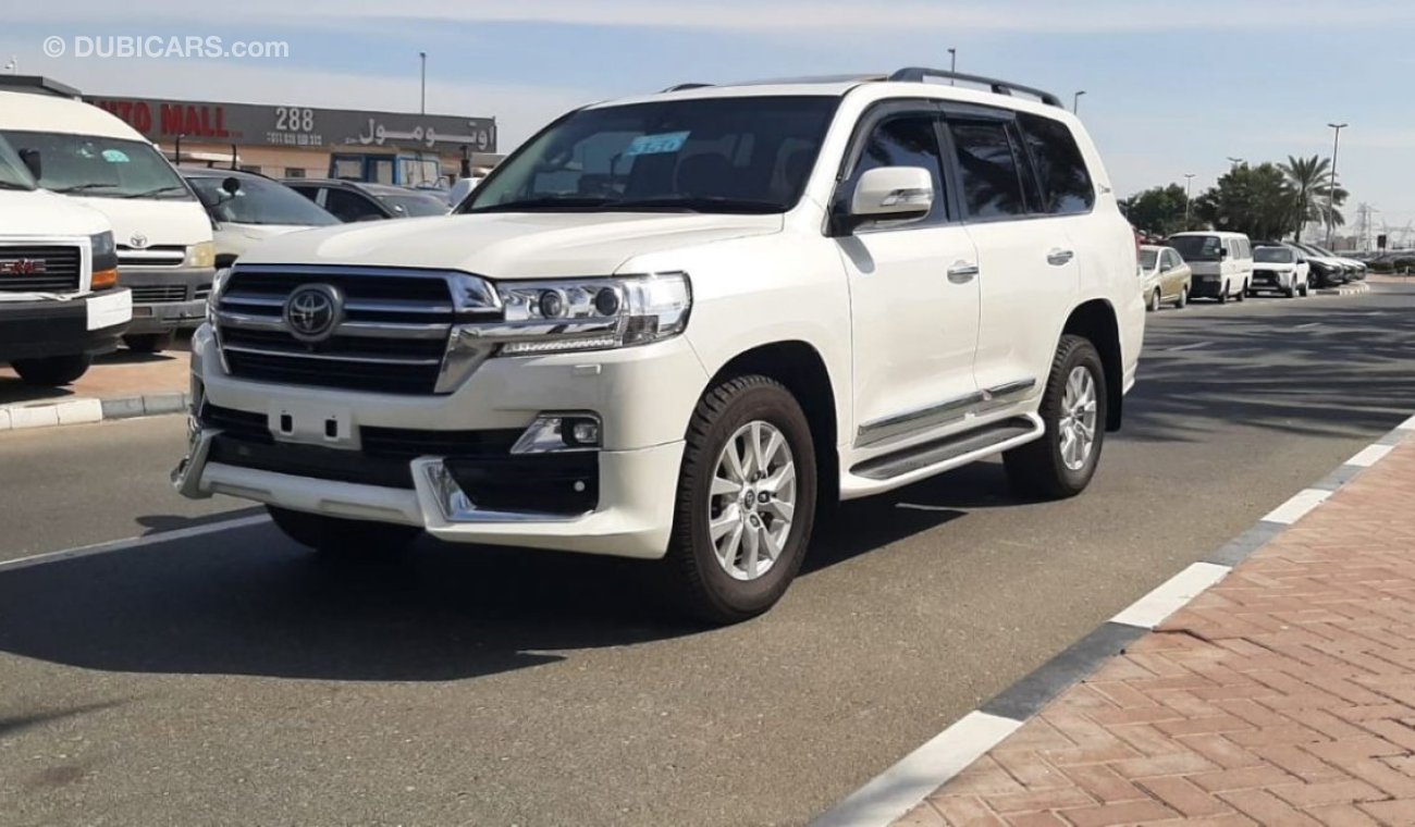 تويوتا لاند كروزر TOYOTA LAND CRUISER SAHARA V8 DIESEL FULL OPTION 2018 MODEL COOL BOX 4 CAMERA  RADAR COOL AND HEAT S