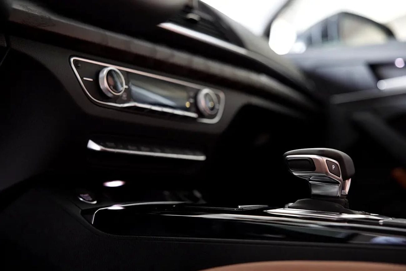 أودي Q5 45 TFSI Quattro Design 2.0L