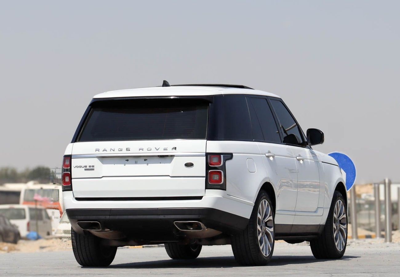 Land Rover Range Rover Vogue SE 5.0L Range Rover GCC 2018, 5.0L 8V, Vogue SE Supercharged , Original Paint, Accident-Free 4