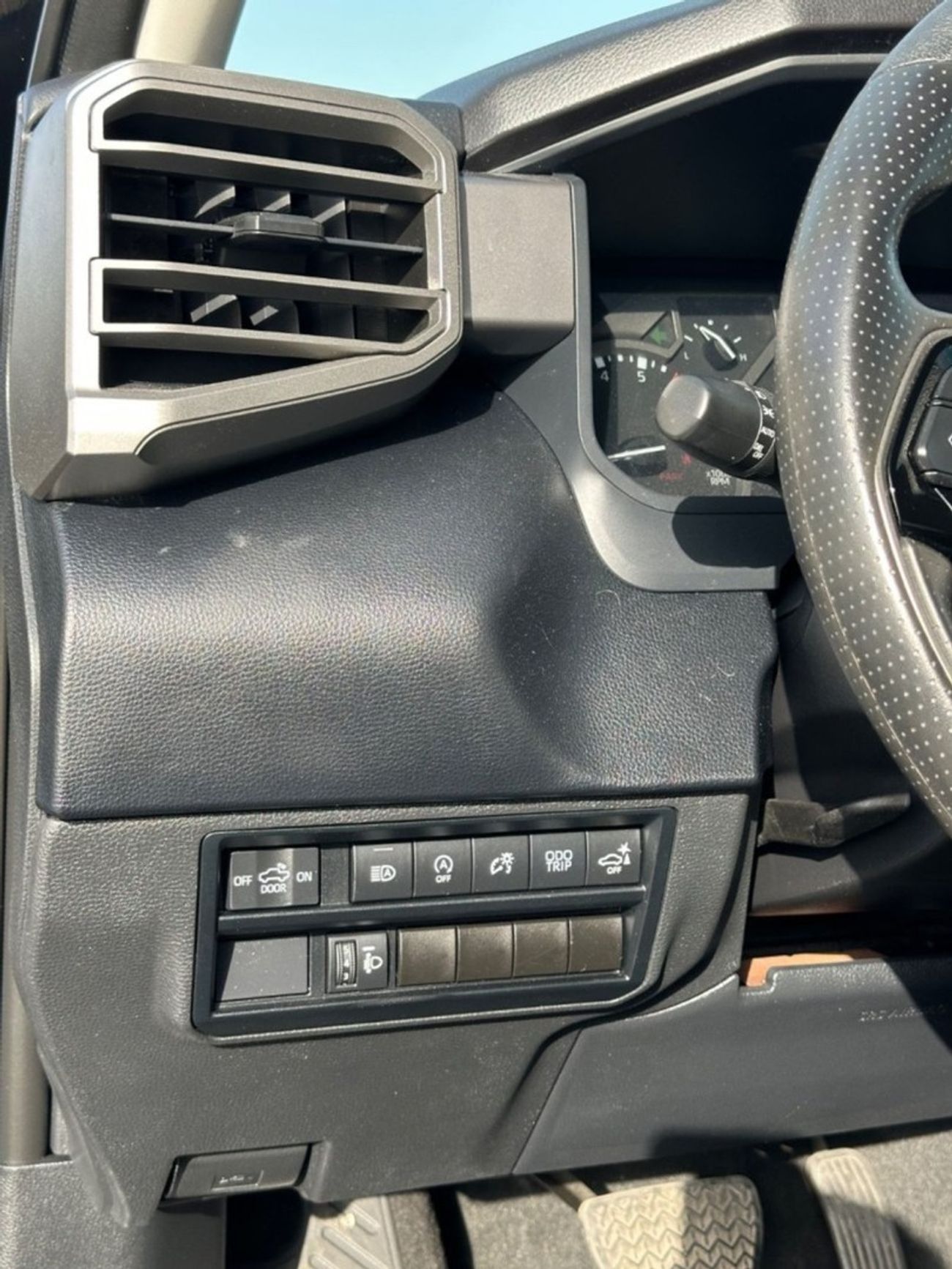 تويوتا تاندرا CREWMAX SR5 4WD