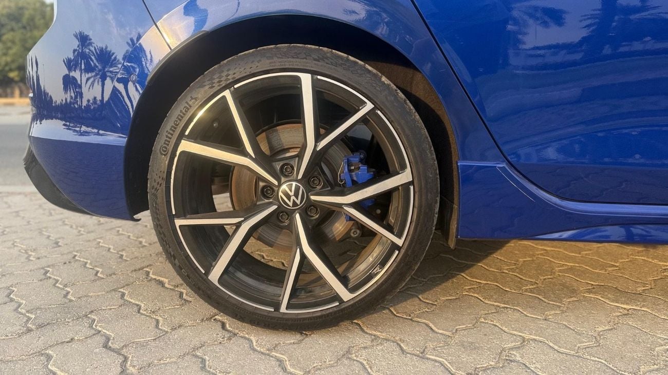 Volkswagen Golf R Base 2.0T