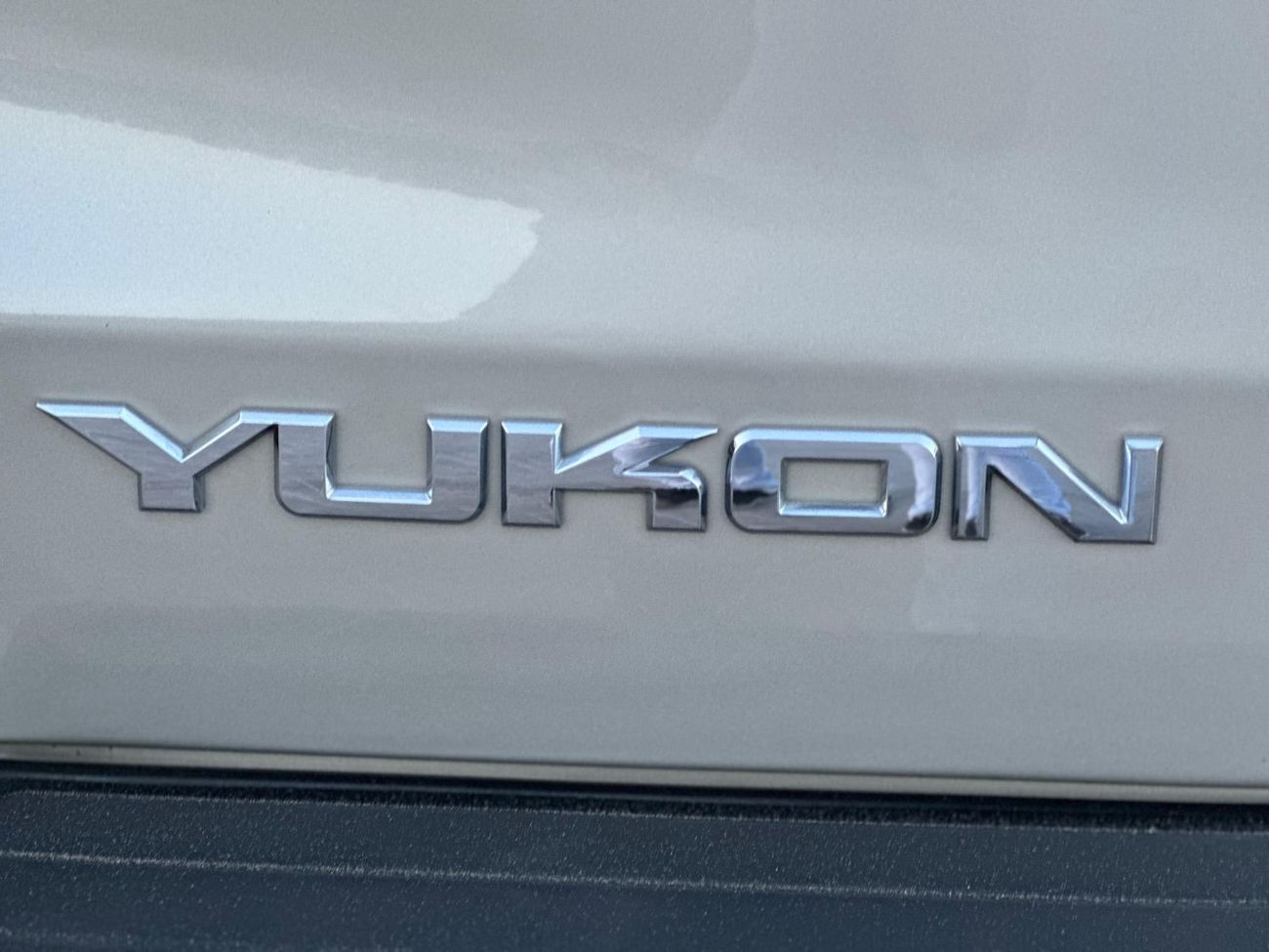 GMC Yukon Denali 6.2L (8 Seater)