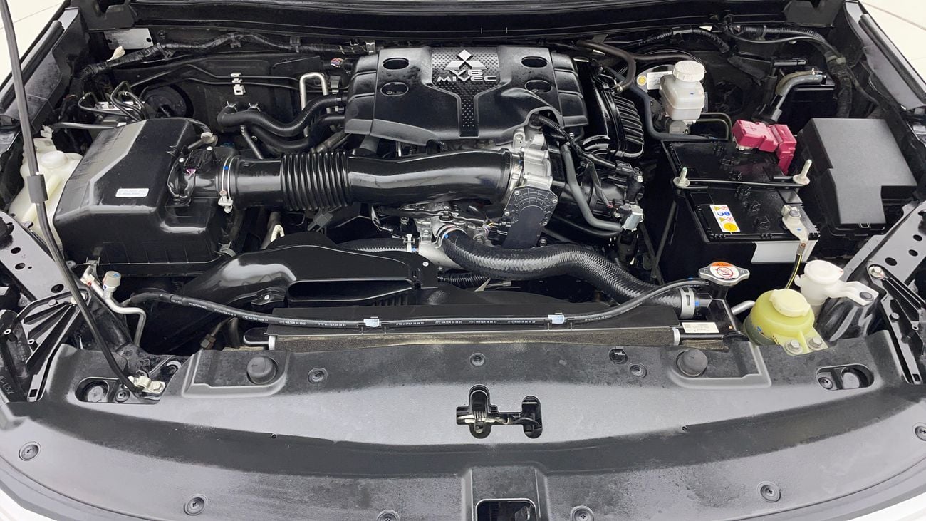 ميتسوبيشي مونتيرو سبورت 2023 GLS PREMIUM | AED 1414/Month | 0 DP | 30 Day Return | Warranty | Service History