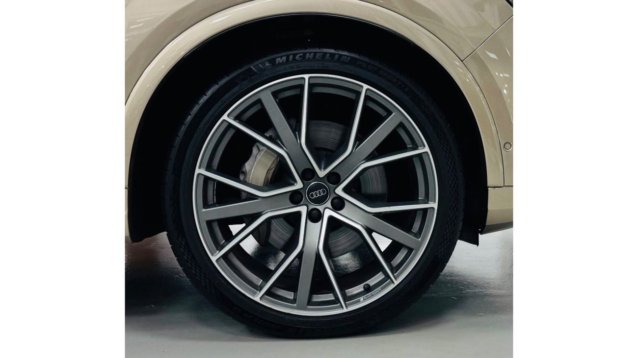 Audi Q7 45 TFSI quattro Luxury Plus GCC .. FSH .. Original Paint .. Perfect Condition .. Top Range .. Warran