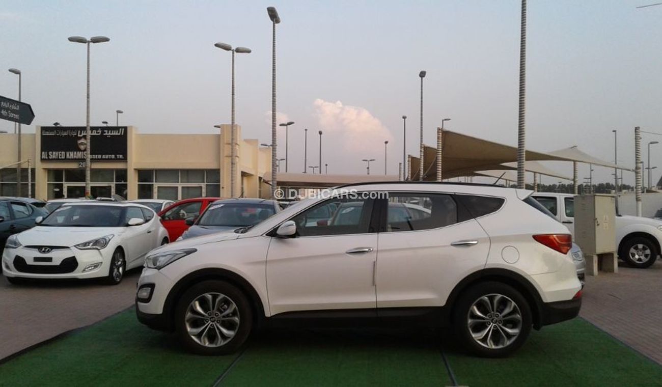 Hyundai Santa Fe HYNDI SANTAFE 2014 WHITE NO PIANT NO ACCIDENT KHALIGE Full option