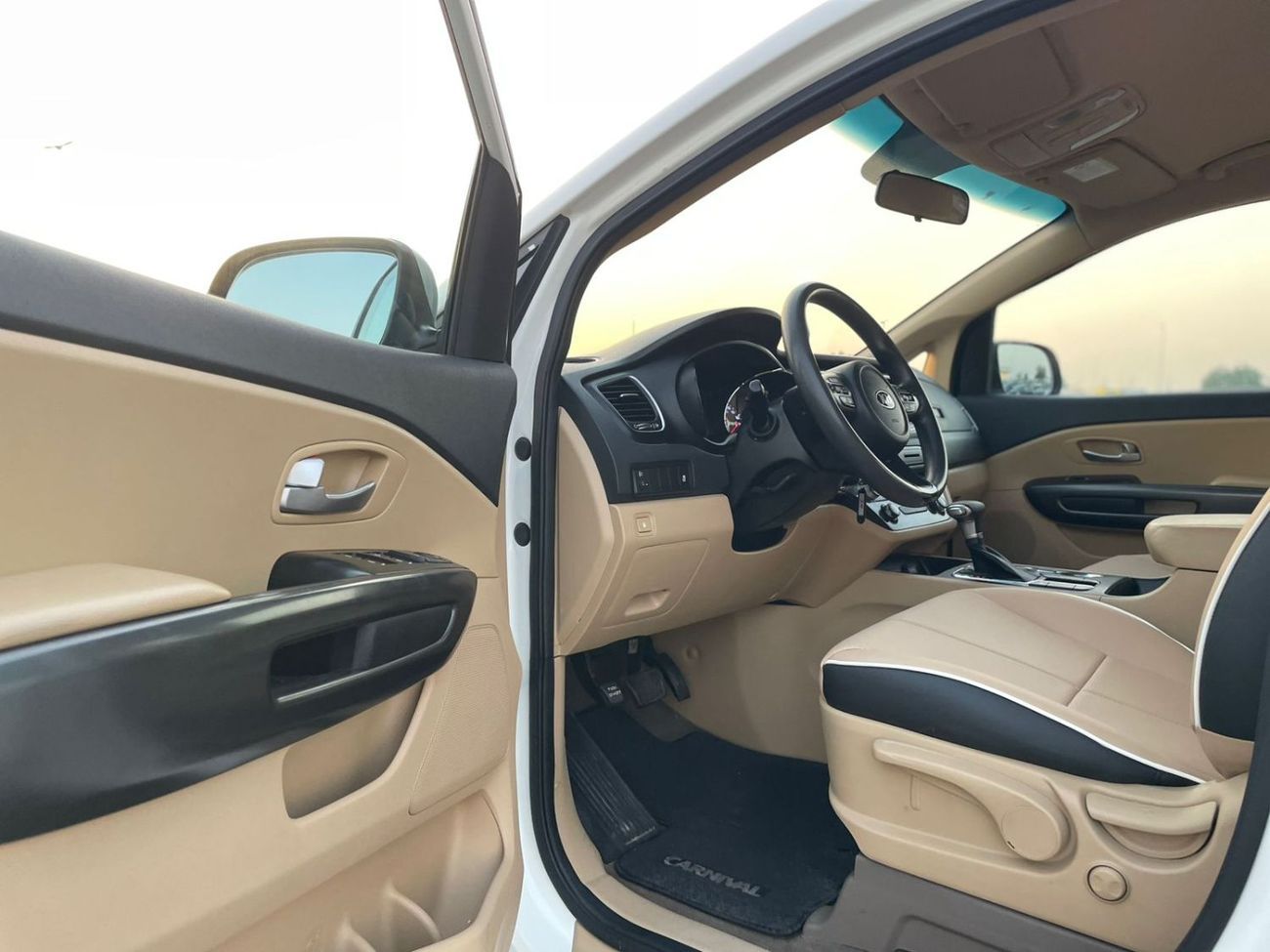 Kia Grand Carnival 2020 Kia Grand Carnival – GCC Specs – 7 Leather Seats – Rear Sensors – No Accident