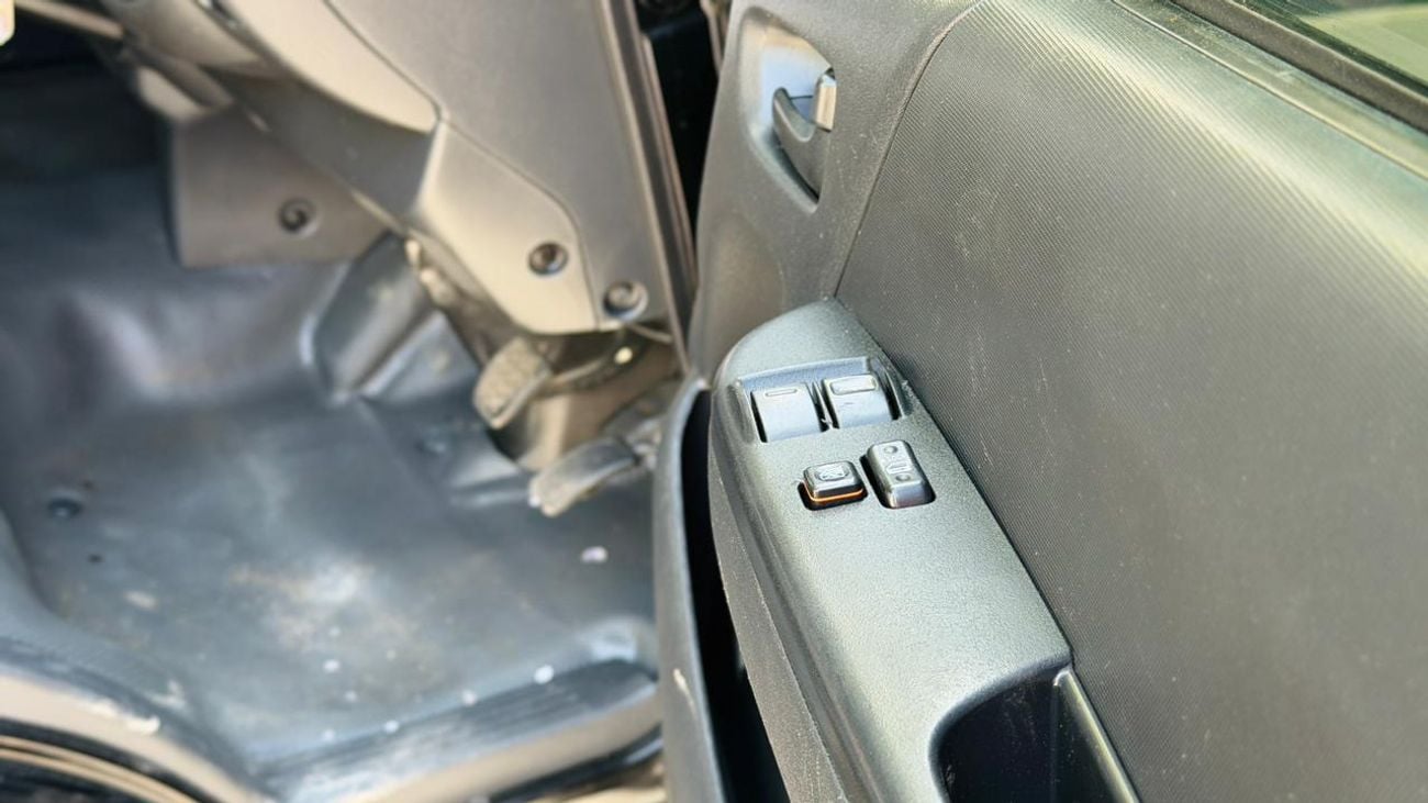 تويوتا هاياس 10 SEATERS | DIGITAL REAR VIEW MIRROR | AUTOMATIC TRANSMISSION | 2.7L PETROL | MULTIMEDIA SCREEN