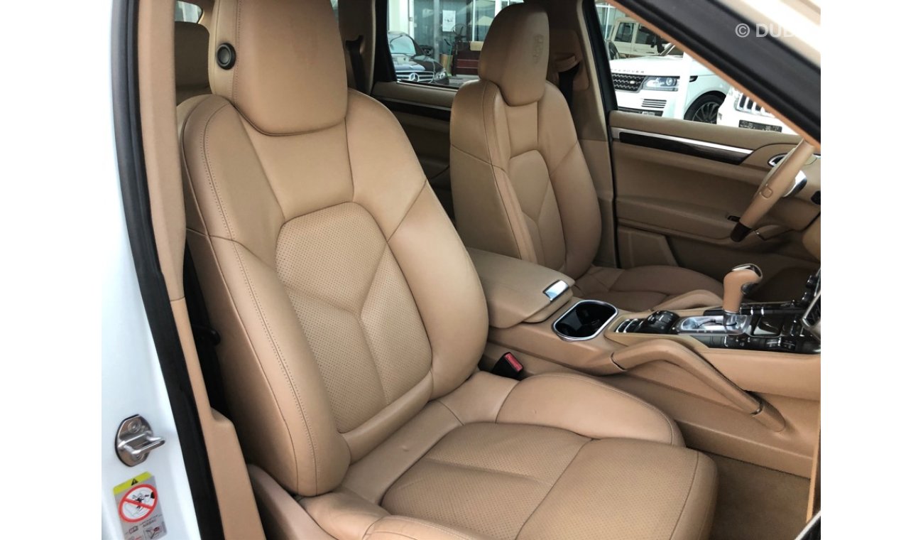 Porsche Cayenne PORSCHE Cayenne S MODEL 2013 GCC CAR PERFECT CONDITION FULL OPTION PANORAMIC ROOF LEATHER SEATS