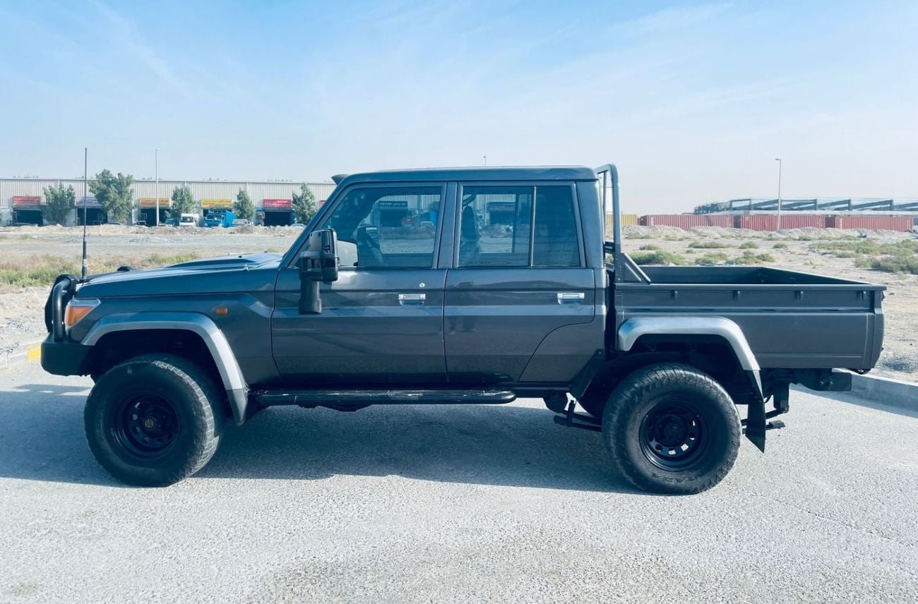 Toyota Land Cruiser Pick Up FUEL DIESEL ,4500 CC .RIGHT HAND DRIVE ,DOUBALE CAB