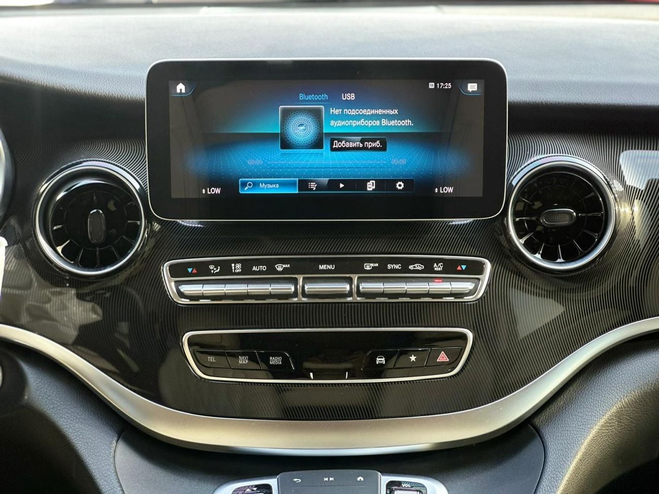 Mercedes-Benz V 250 Std 2.1L Mercedes Benz V250 VIP GCC