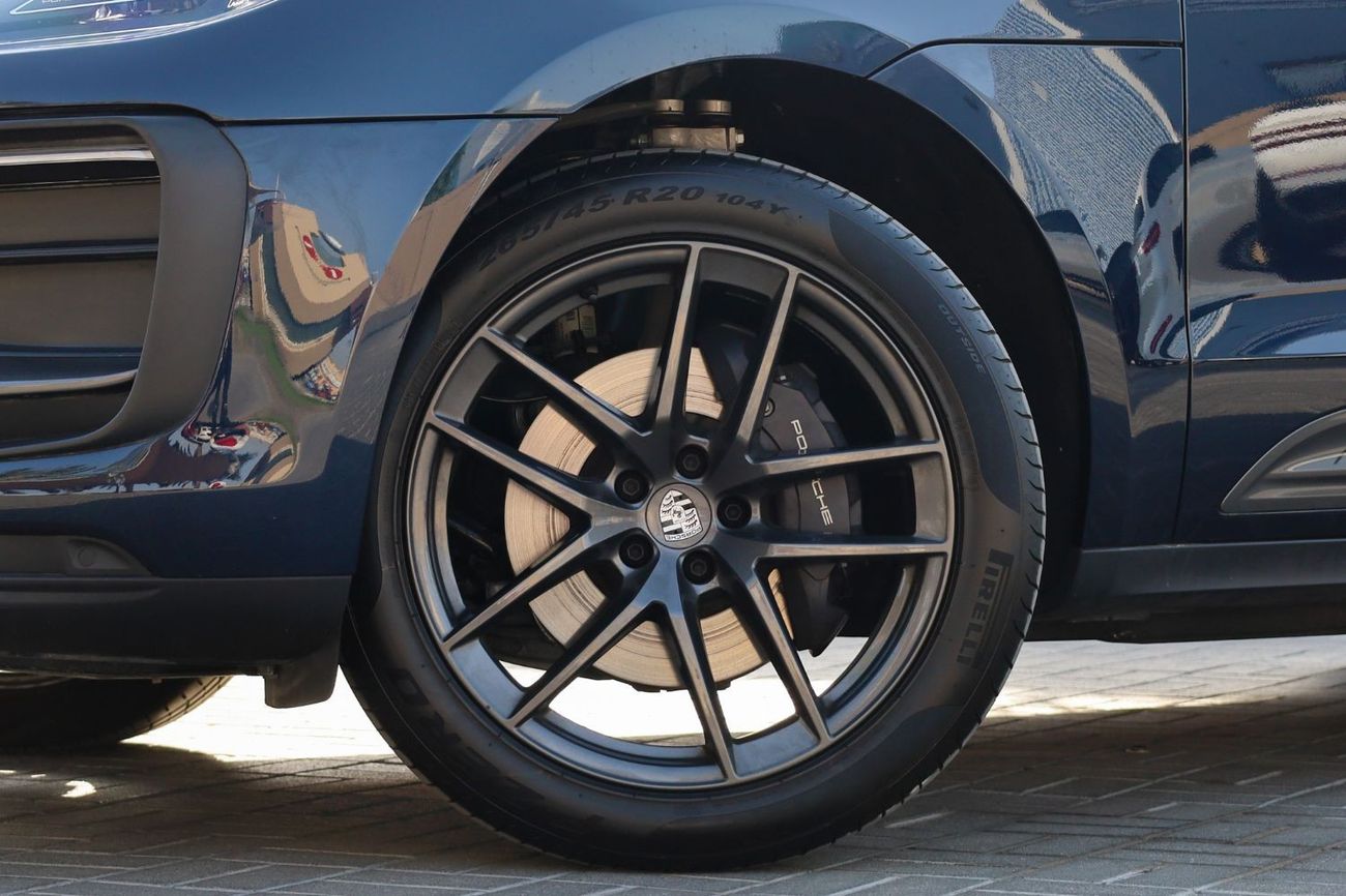 Porsche Macan Porsche Macan T 2023 GCC under Agency Warranty with Flexible Down-Payment/ Flood Free.