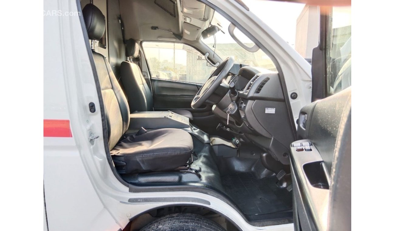 تويوتا هاياس TOYOTA HIACE AMBULANCE RIGHT HAND DRIVE (PM1580)