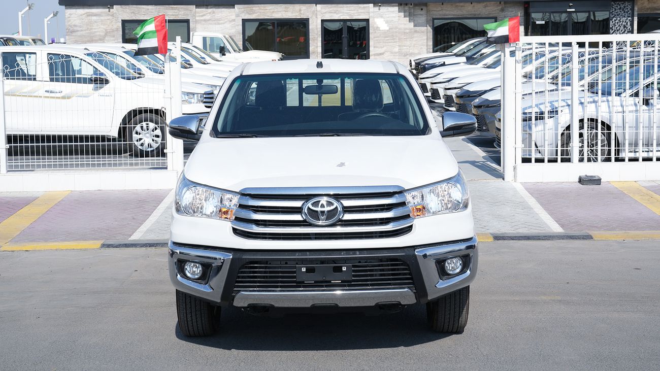 تويوتا هيلوكس SR5