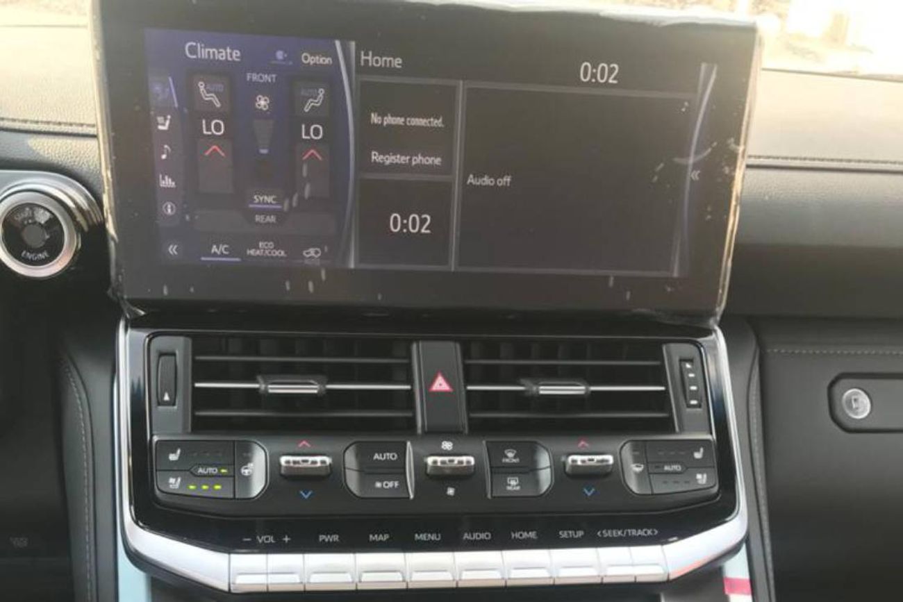 تويوتا لاند كروزر ZX 3.5L PET A/T Floor 23YM - 7 SEATERS - EURO - WHT_RED (EXPORT OFFER)