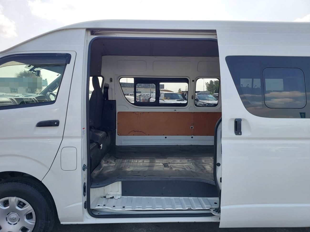 تويوتا هاياس TOYOTA HIACE VAN RHD 2015 MODEL 3.0 L DIESEL AUTOMATIC(PM15731)