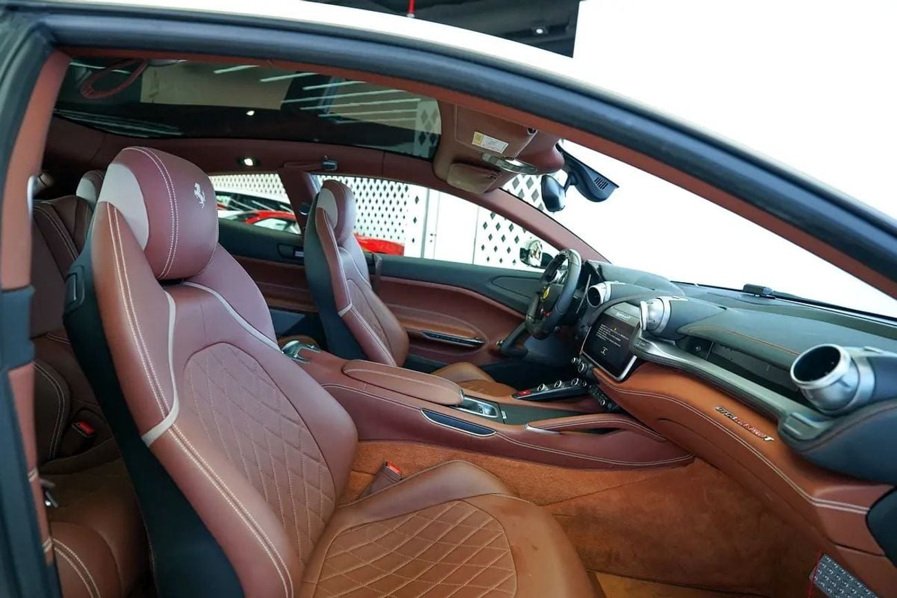 فيراري جي تي سي 4  لوسو LUSSO