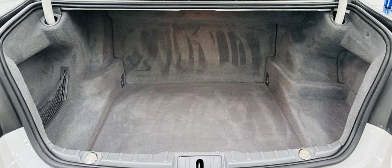 BMW 750Li Exclusive GCC .. Perfect Condition .. Top Range .. V8 ..