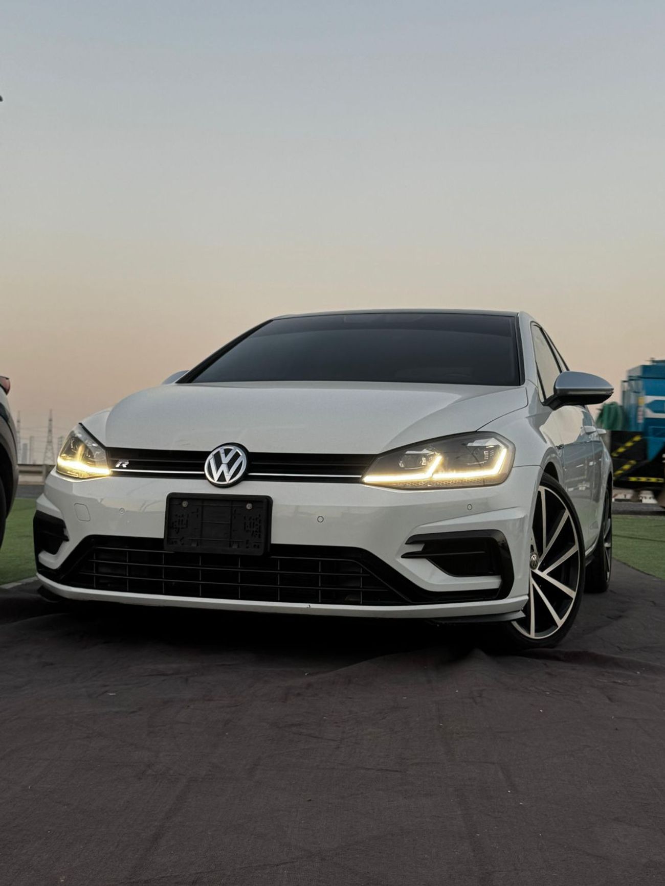 Volkswagen Golf R Base 2.0T