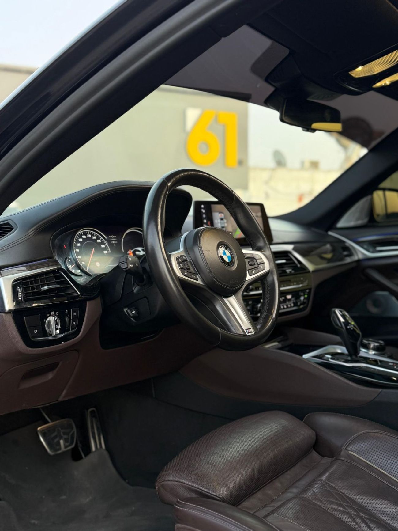 بي أم دبليو M550i Std 4.4L