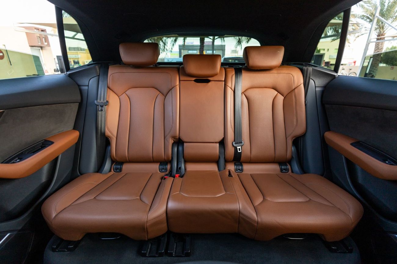 Audi Q8 55 TFSI quattro S-Line 3.0L (340 HP) Audi Q8 55TFSI Quattro S-Line 2019 GCC under Warranty with Flex