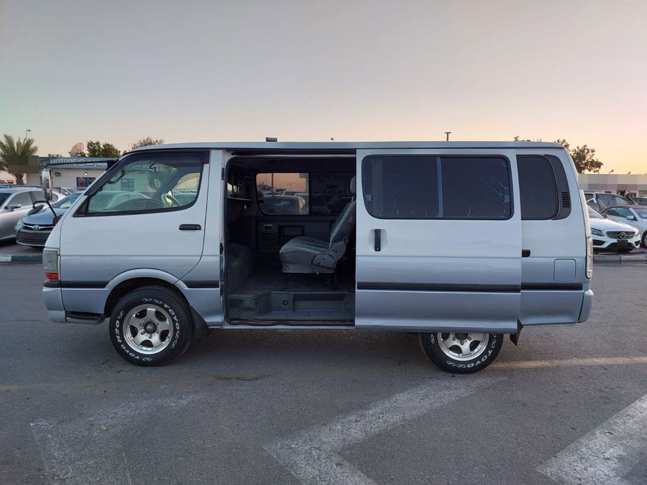 Toyota Hiace TOYOTA HIACE VAN RIGHT HAND DRIVE(PM02151)
