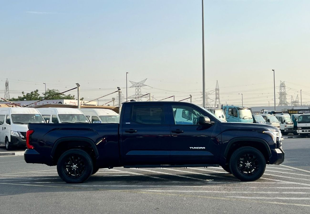Toyota Tundra 2024 Toyota Tundra Crewmax SR5 - 3.4L V6  - AWD 4x4 - Rear Camera - Leather Seat - Low Mileage