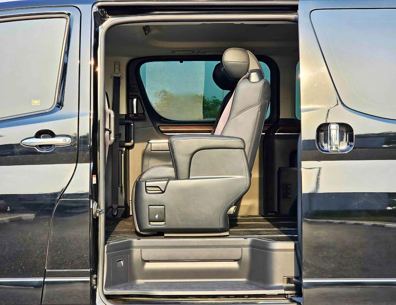 Toyota Granvia PREMIUM/ 3.5 V6 GCC/ LOW MILEAGE/ EXCELLENT CONDITION/ 1991 MONTHLY/ LOT#8003535