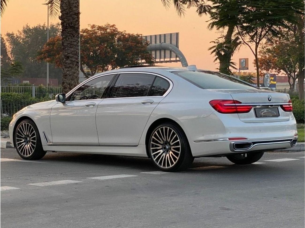BMW 740Li Exlusive Luxury FULL OPTION - GCC SPECS