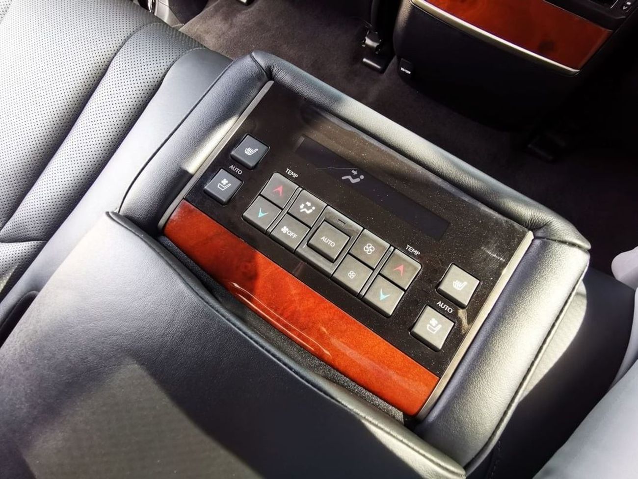 لكزس LX 570 Platinum 5.7L Lexus LX570 - 2020 - Black