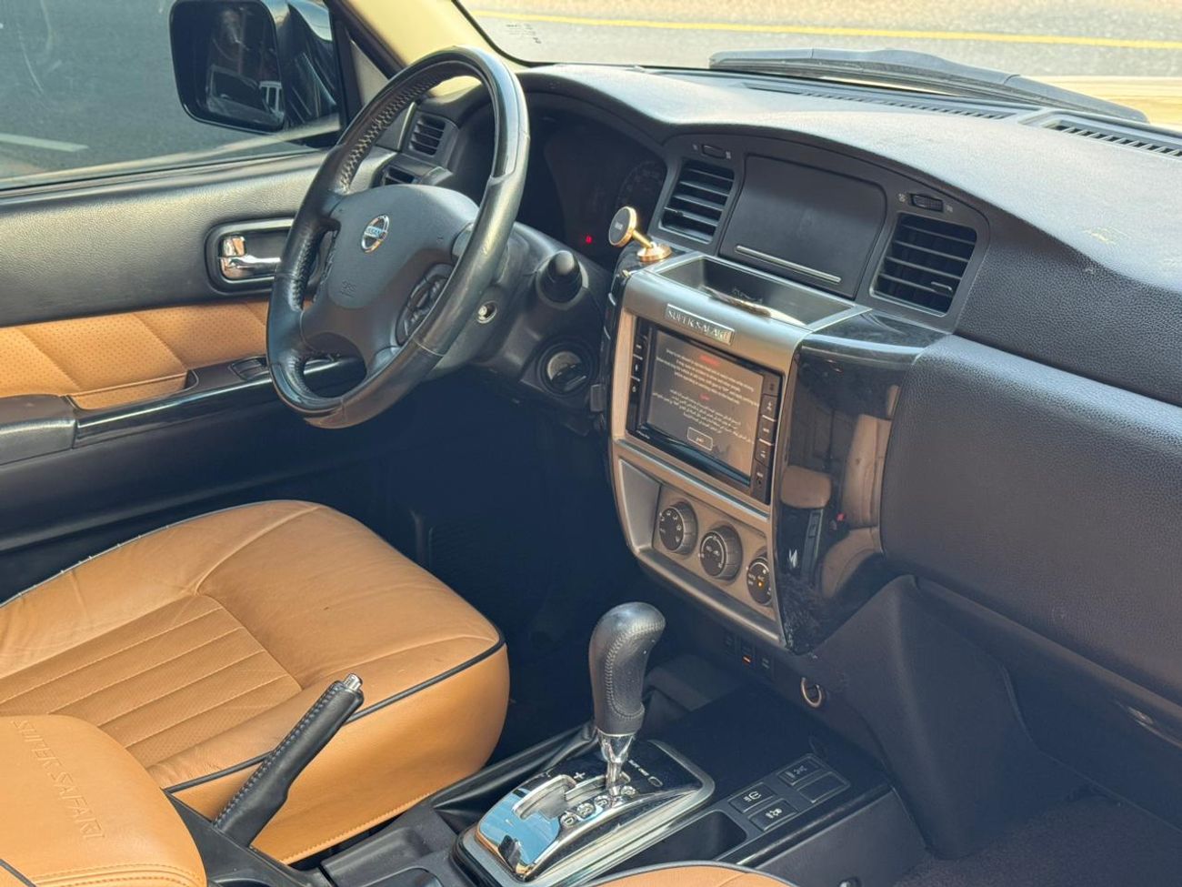 نيسان باترول سوبر سفاري سوبر سفاري / محرك VTC 4.8 لتر V6 / كامل المواصفات / فتحة سقف / قفل تفاضلي / مقاعد جلدية / بحالة ممتا