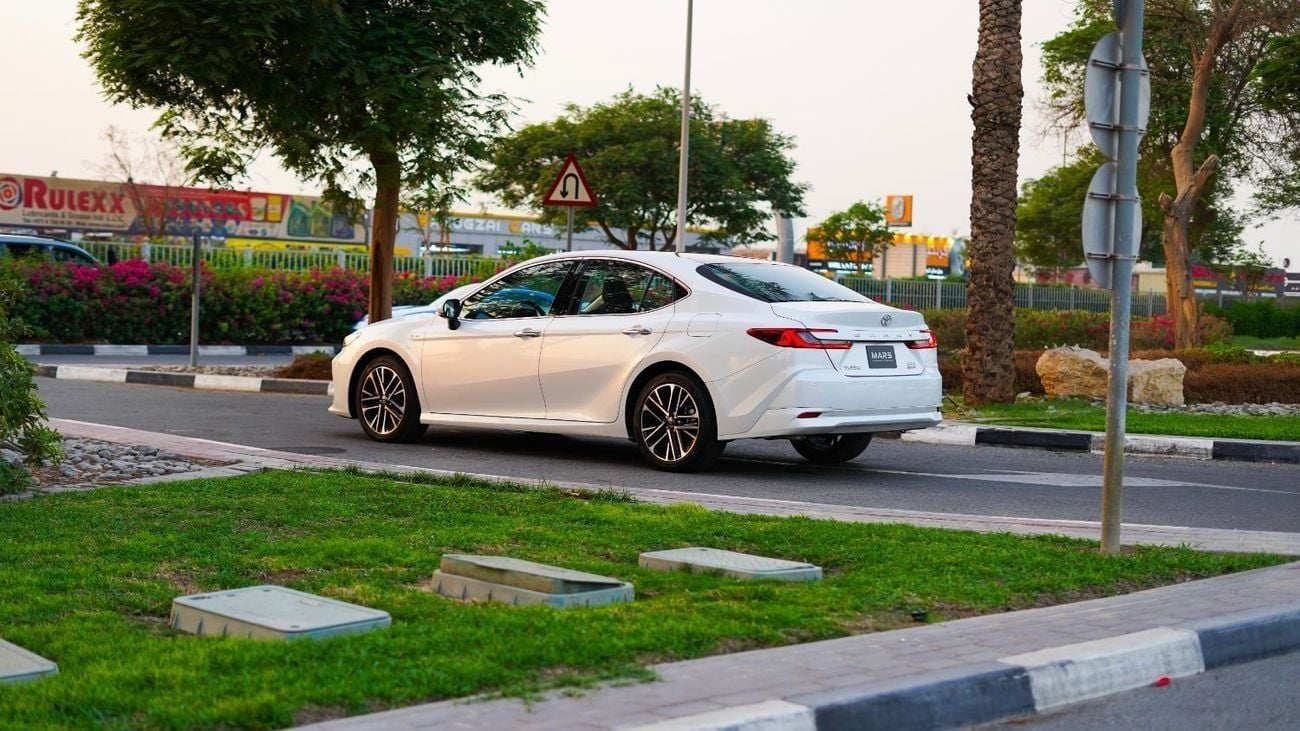 تويوتا كامري Limited 2.5L Hybrid