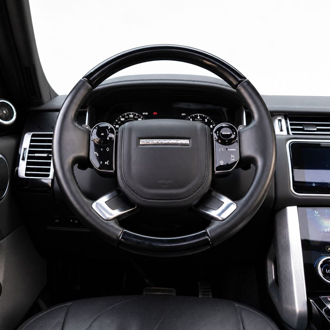 Land Rover Range Rover VOGUE SE AED 2,682 P.M • 0% Downpayment • Range Rover Vogue SE V8 • 1 Year Warranty