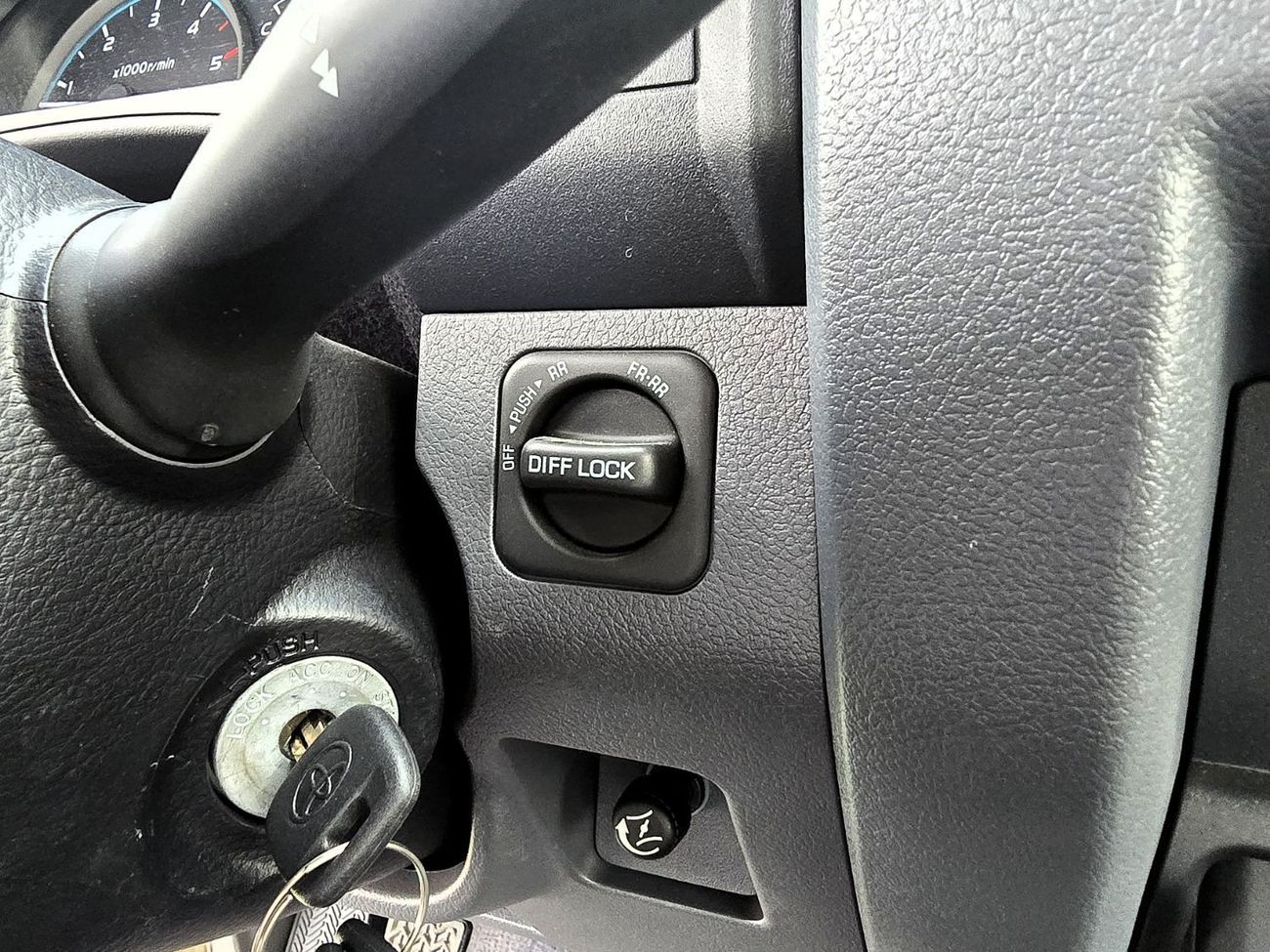 تويوتا لاند كروزر Toyota Land Cruiser 76 4.2l M/T Diesel 4WD Whit Def Lock , Fog light White Color 2025 Model