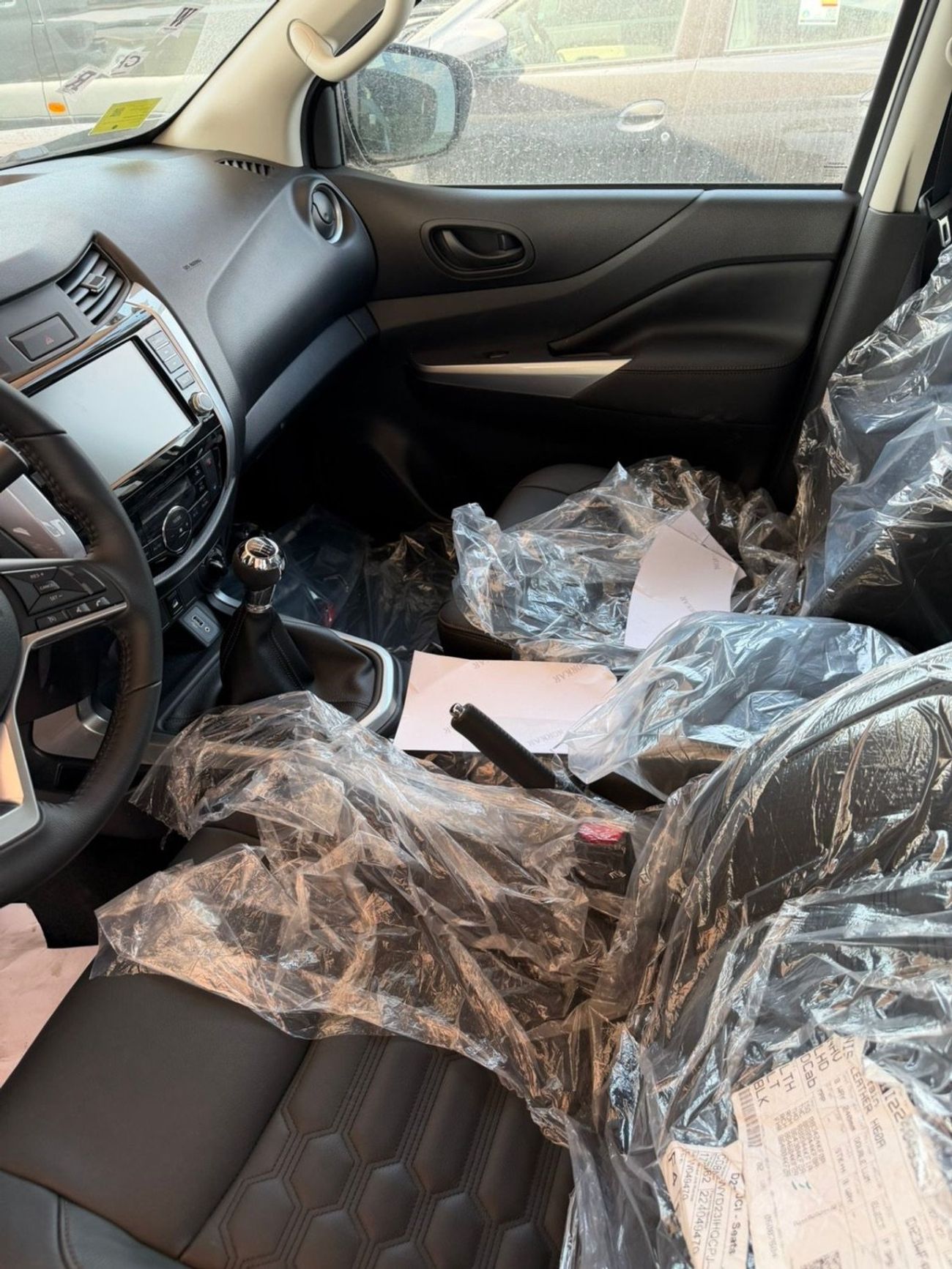 نيسان نافارا Std 2.5L 4WD M/T Nissan Navara 2.5L 4WD M/T